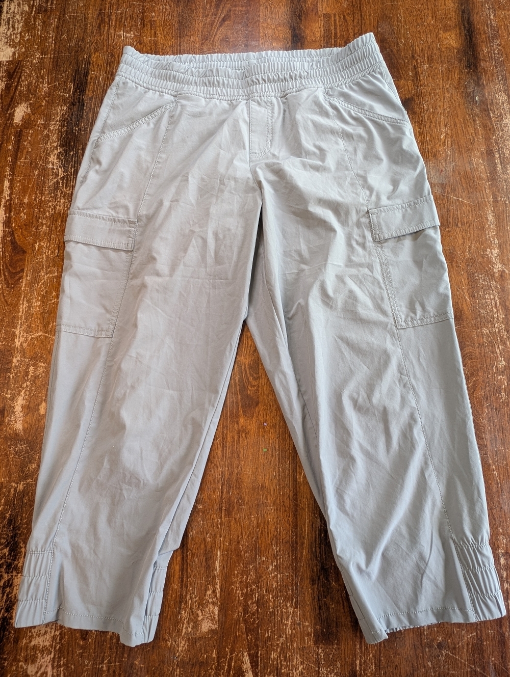 The North Face Gray Capri Activewear Pants Lightweight Athleisure Womens 10 Used